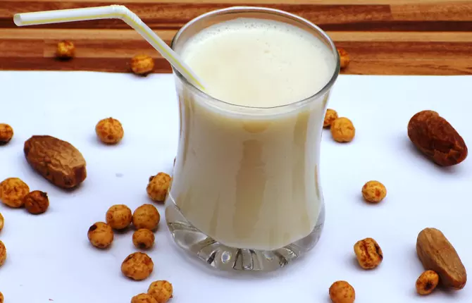 Tiger nut milk in a glass with straw